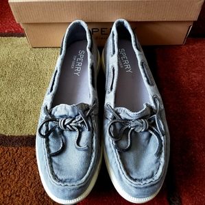 Sperry Boat shoes. Size 5.